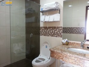 Twin Room | Bathroom