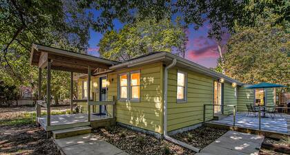 Charming 3-bedroom cottage nearby Lake Michigan beaches & restaurants