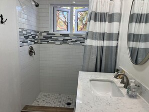 Hair dryer, soap, shampoo, toilet paper - Ocean Breeze - Ocean View & Private Pool (Governor's Harbour)