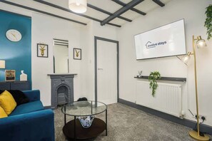 TV, offices - Free Parking, Stunning Cottage in Hazel Grove (Stockport)