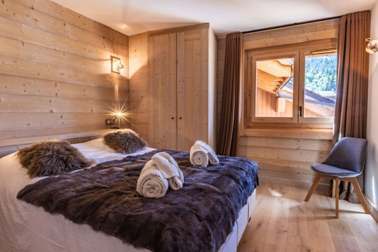 3 bedrooms, desk, WiFi, bed sheets