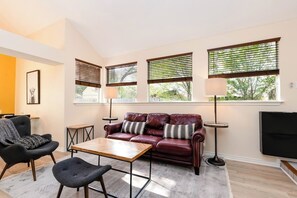 Een smart-tv en een open haard