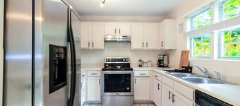 Charming Home Near Lake, not far from Riverwalk, Shopping & SA Attractions!