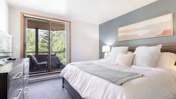 2 bedrooms, travel crib, free WiFi, bed sheets