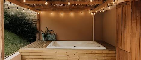 Bañera de hidromasaje exterior