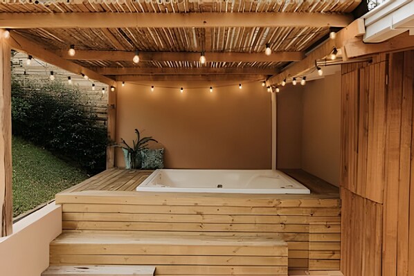 Cabin | Bồn tắm spa ngoài trời