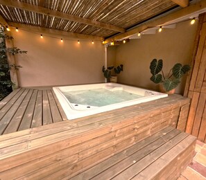 Una piscina cubierta