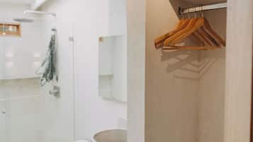 Family Cabin | Bathroom