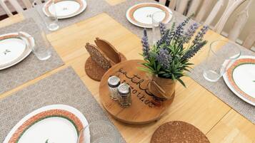 Family House, 5 Bedrooms, Kitchen, Mountain View | Dining room