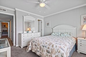 2 slaapkamers, een strijkplank/strijkijzer, gratis wifi, beddengoed