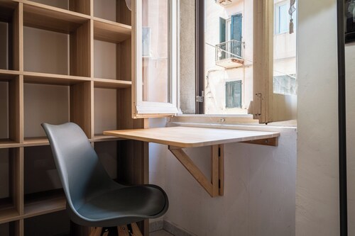 [Everything Within 2 Steps] In the Center