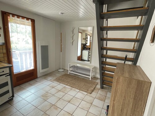 Cocoon apartment 500m from town center, mountain view. Children's games, ski room