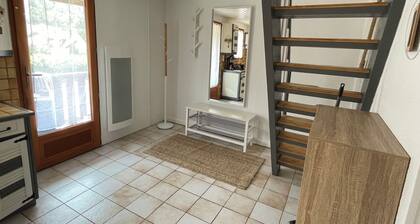 Appartement Cocoon Ă 500m. du centre-ville, vue montagne. Jeux enfant,local ski