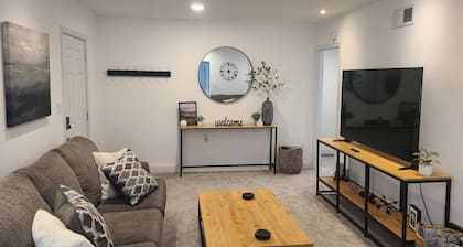 Charming 4-bedroom house in Lawrence with AC and WiFi