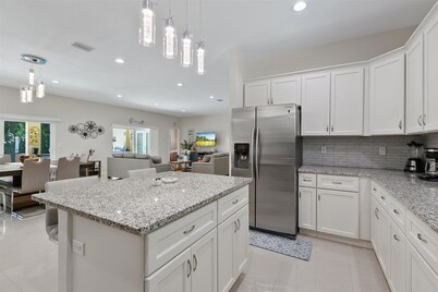 Sarasota House, A Perfect Beach Getaway!!! Spacious 4-bedroom house & Pool !!! 