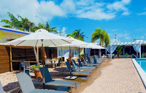 Tropical Oasis on Sombrero Beach in the Heart of Marathon FL