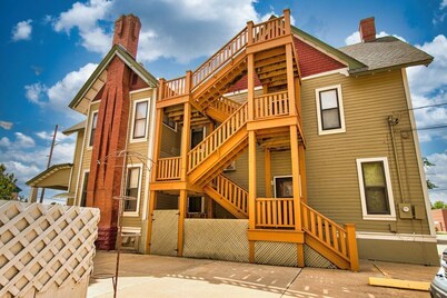 Spacious 7-bedroom, 5 bathroom house with WiFi and HVAC in wonderful Wichita