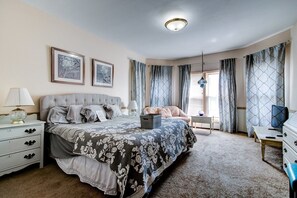 7 bedrooms, iron/ironing board, WiFi, bed sheets