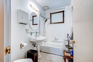 Handtücher, Seife, Shampoo, Toilettenpapier