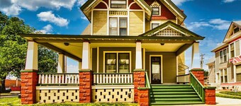 Spacious 7-bedroom, 5 bathroom house with WiFi and HVAC in wonderful Wichita