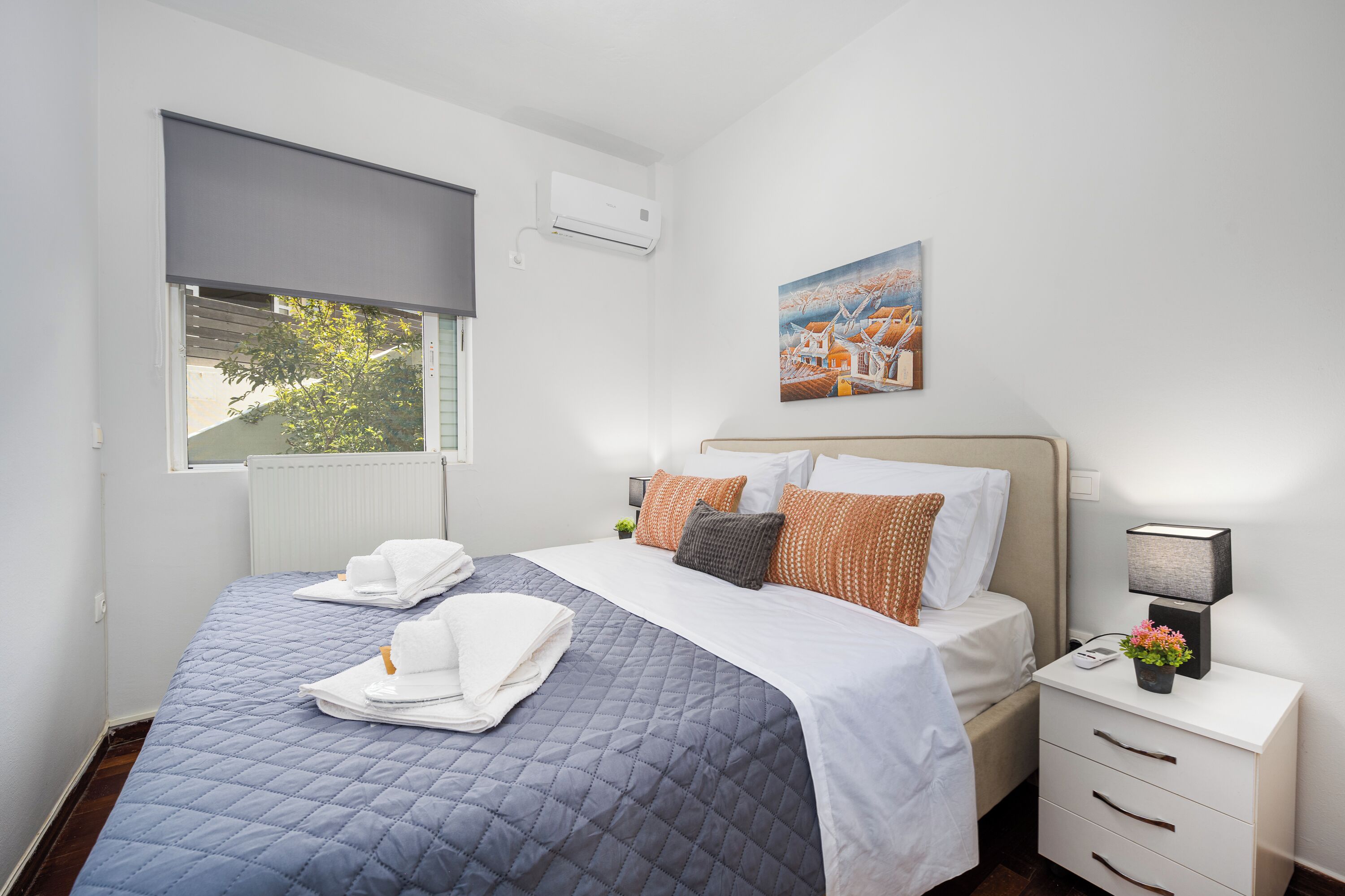 4 bedrooms, desk, iron/ironing board, travel crib