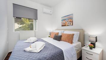 4 bedrooms, desk, iron/ironing board, travel crib