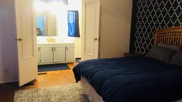 3 bedrooms, in-room safe, WiFi, bed sheets