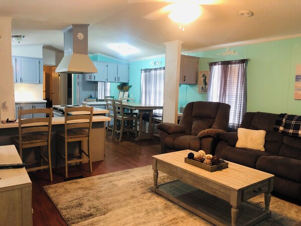 Smart TV, videogiochi, lettore DVD, videoteca