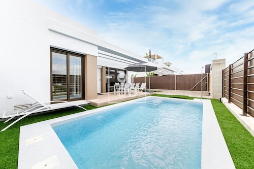 Villa Bienvida, private pool, superb interior and views - by OYOOSTAYS