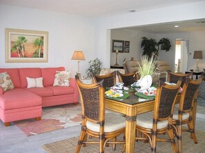 Living area - 3-bedroom waterfront house in Punta Gorda with gulf access for boating / fishing (Punta Gorda)