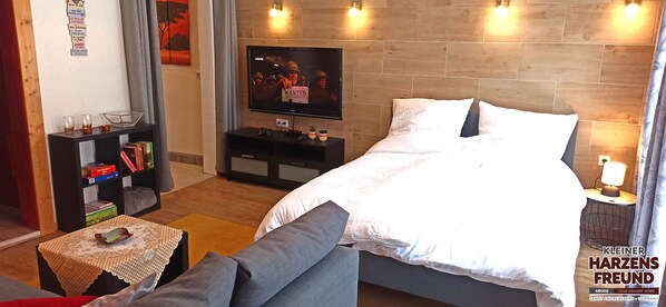 1 bedroom, desk, travel crib, free WiFi