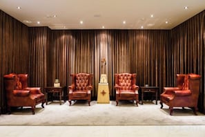 A room with four leather armchairs, a small table, and a decorative item in the center. - JIN YOTEL(South Second Ring & South Shiyangqiao Road, Hohhot) (Hohhot)