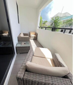 Terrace/patio - Luxury Executive Condo (Runaway Bay)
