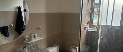 مناشف، صابون، ورق حمّام