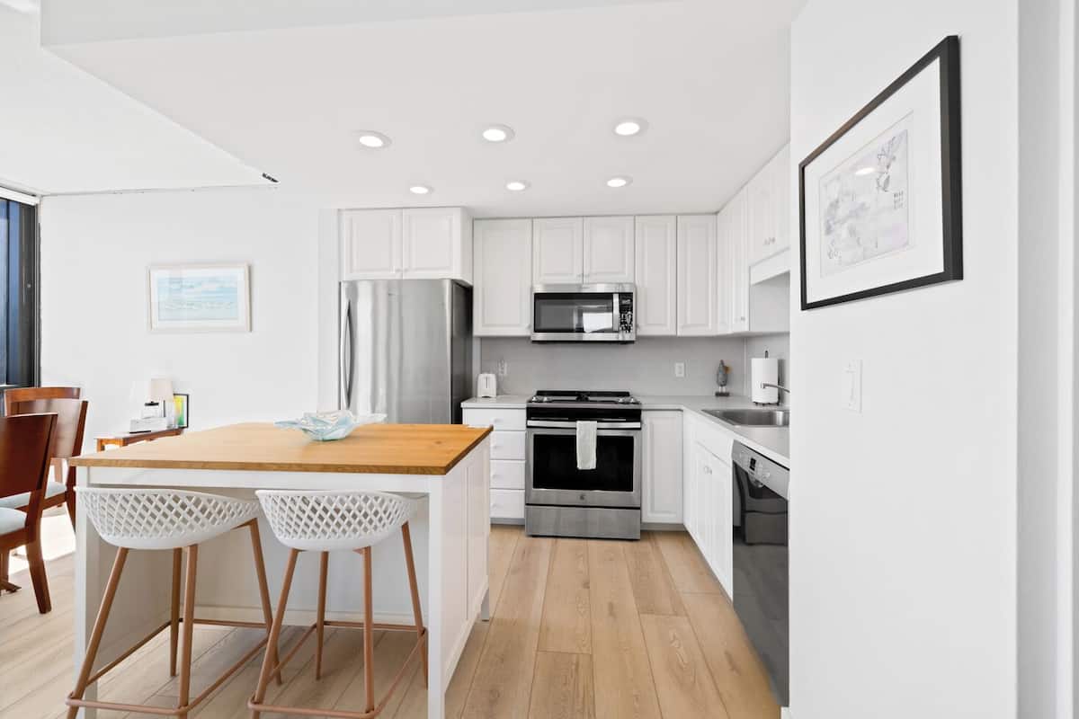 Economy Apartment, 2 Bedrooms | Private kitchen | Full-size fridge, microwave, oven, stovetop