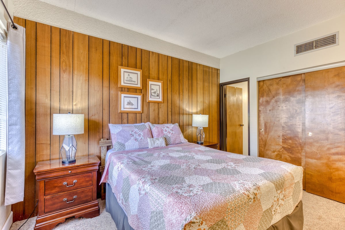 Basic Apartment, 2 Bedrooms | Wi-Fi gratuito, con stile personalizzato, con arredamento individuale