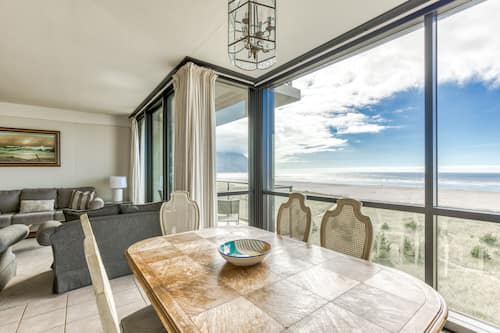 Deluxe Suite, 2 Bedrooms | In-room dining