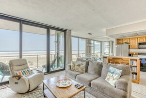 Deluxe Suite, 2 Bedrooms | Nappalirész | Kandalló