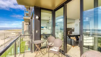 Deluxe Suite, 2 Bedrooms | Terrace/patio