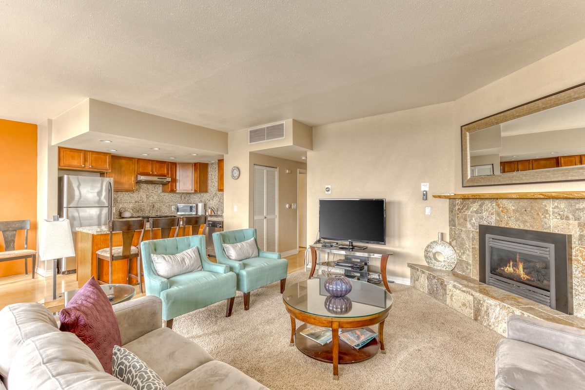 Luxury Condo, 2 Bedrooms | Living area | Fireplace