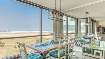 Deluxe Suite, 2 Bedrooms | In-room dining