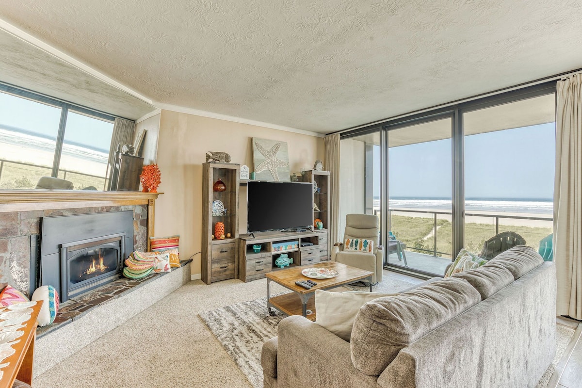 Deluxe Suite, 2 Bedrooms | Living area | Fireplace