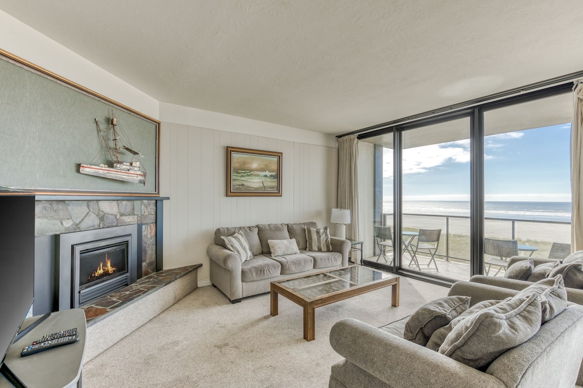 Deluxe Suite, 2 Bedrooms | Living area | Fireplace