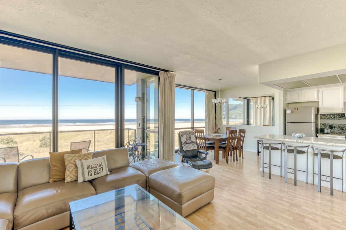Deluxe Suite, 2 Bedrooms | Living area | Fireplace