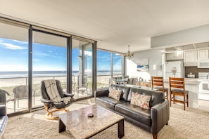 Deluxe Suite, 2 Bedrooms | Wohnbereich | Kamin