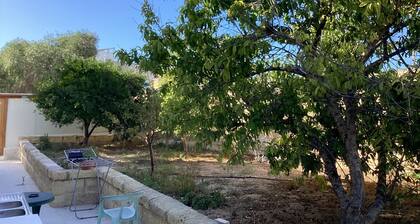 twin/double bed & breakfast with AC and WiFi pool/indoor heated pool .