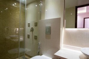 Bathroom - Hotel Grand Godwin (New Delhi)