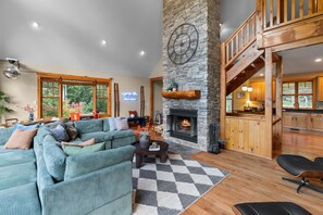 TV, fireplace, foosball, books - Après Chalet|Ski|Luxury|Sauna|HotTub|Firepit|Disco (Windham)