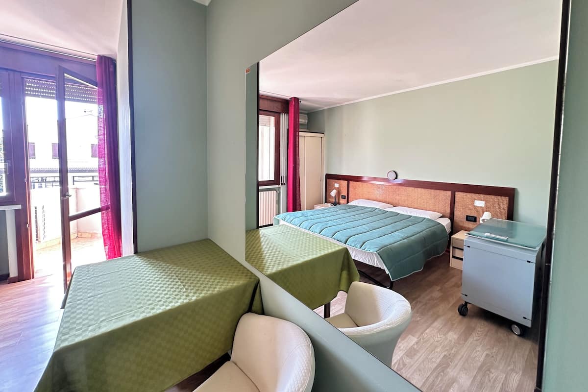 Economy Double or Twin Room | Desk, laptop workspace, free WiFi