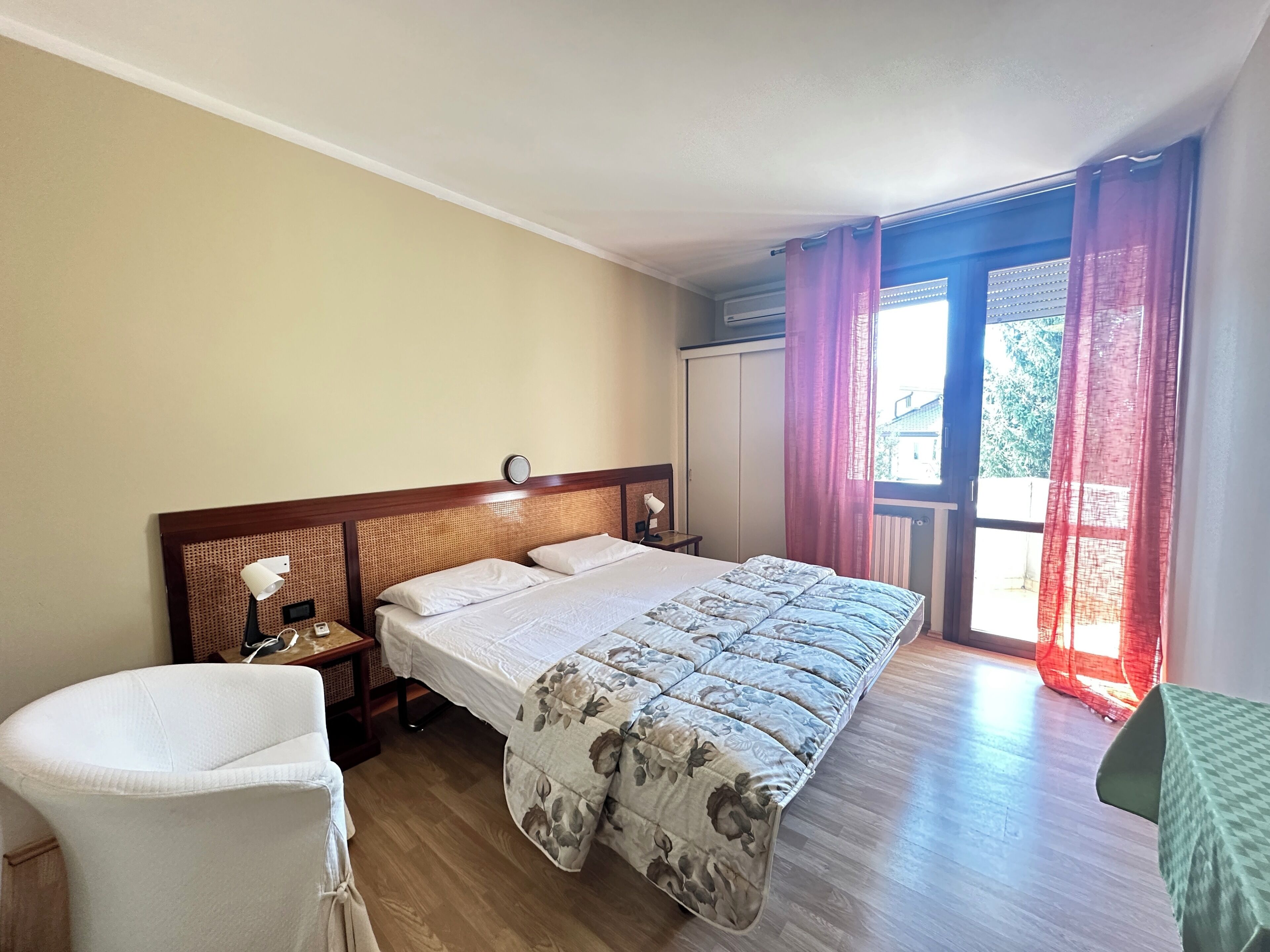 Quarto casal clássico, vista para a colina | Escrivaninha, espaço de trabalho para notebook, Wi-Fi de cortesia